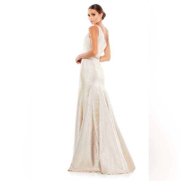 NWT Mac Duggal One Shoulder Metallic Ruffle Evening Gown - Picture 9 of 9